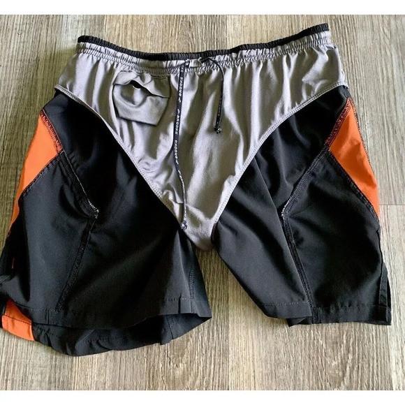 Brooks Black Equilibrium Technology Reflective Pocket Running Shorts Medium - Picture 8 of 9